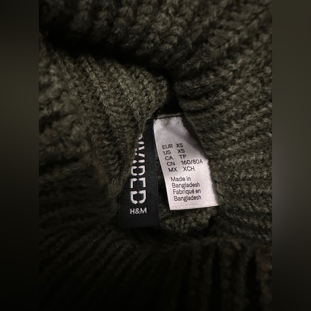 H&M Forrest Green Turtle Neck Sweater with Textured Knit - Picture 3 of 6